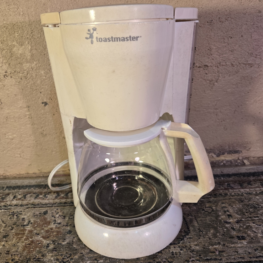 Toastmaster 12 Cup Coffee Maker Automatic Drop White TCM12W Vintage Powers On